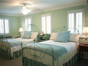 Bed & Breakfast Tree Elsah